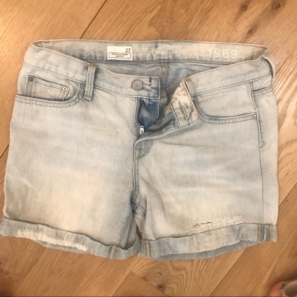 Gap “sexy boyfriend” jean shorts